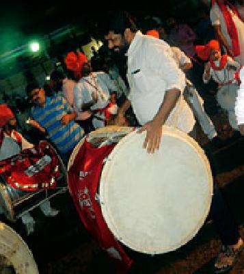 Dhol-Tasha team formed in the backyard | परतवाड्यात साकारले ढोल-ताशा पथक