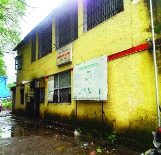 Patients in Kerala Health Center | नेरळ प्राथमिक आरोग्य केंद्रात रुग्णांचे हाल