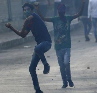 The attack on the soldiers, 3 jawans martyrs, for the revenge of the murder of BU Han Wani | बु-हान वानीच्या हत्येचा बदला घेण्यासाठी जवानांवर हल्ला, 3 जवान शहीद The attack on the soldiers, 3 jawans martyrs, for the revenge of the murder of BU Han Wani | बु-हान वानीच्या हत्येचा बदला घेण्यासाठी जवानांवर हल्ला, 3 जवान शहीद