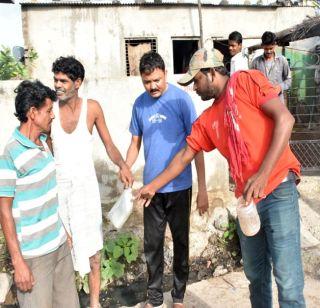 Time to run away with the toilet to open the toilets! | उघडयावर शौचालयासाठी जाणा-यांवर ‘टमरेल’ घेवून पळण्याची वेळ ! Time to run away with the toilet to open the toilets! | उघडयावर शौचालयासाठी जाणा-यांवर ‘टमरेल’ घेवून पळण्याची वेळ !