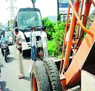 Crime against the traffic cops | वाहतूककोंडी करणाऱ्यांवर गुन्हे Crime against the traffic cops | वाहतूककोंडी करणाऱ्यांवर गुन्हे