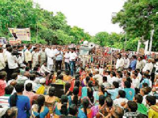 Congress rushes to Nupru | काँग्रेसची नासुप्रवर धडक Congress rushes to Nupru | काँग्रेसची नासुप्रवर धडक