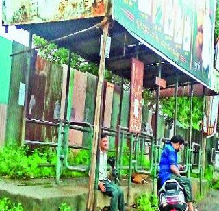 Bus depot in the city | शहरातील बसथांब्यांची दुरवस्था Bus depot in the city | शहरातील बसथांब्यांची दुरवस्था