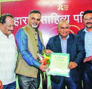 The essence of beauty should definitely be understood | सौंदर्याची व्याख्या नेमकी समजावी The essence of beauty should definitely be understood | सौंदर्याची व्याख्या नेमकी समजावी