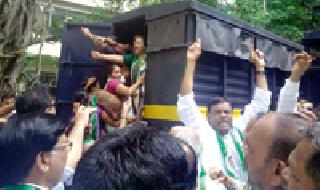 Coalition of JD for OBC rights | ओबीसींच्या हक्कासाठी जदचा मंत्रालयाला घेराव Coalition of JD for OBC rights | ओबीसींच्या हक्कासाठी जदचा मंत्रालयाला घेराव