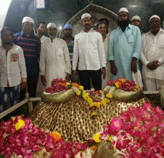 Samajik Namaz Pathan from Muslim Brotherhood in Solapur, for the Olympic medal | आॅलिम्पिकच्या पदकासाठी सोलापुरात मुस्लिम बांधवांकडून सामूहिक नमाज पठण Samajik Namaz Pathan from Muslim Brotherhood in Solapur, for the Olympic medal | आॅलिम्पिकच्या पदकासाठी सोलापुरात मुस्लिम बांधवांकडून सामूहिक नमाज पठण