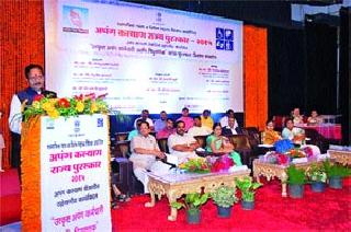 Doing work for Divya's work should be understood | दिव्यांगांसाठी कर्तव्य समजून काम करावे Doing work for Divya's work should be understood | दिव्यांगांसाठी कर्तव्य समजून काम करावे