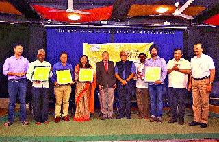 Bhishmraj Balm: Vasundhara Honor to the eco-friendly organizations | भीष्मराज बाम : पर्यावरणस्नेही व्यक्ती-संस्थांना वसुंधरा सन्मान Bhishmraj Balm: Vasundhara Honor to the eco-friendly organizations | भीष्मराज बाम : पर्यावरणस्नेही व्यक्ती-संस्थांना वसुंधरा सन्मान