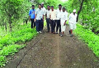 Zygaon Pazhar Tiwhara cracks | जायगाव पाझर तलावाला तडे