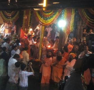 The connotation of Simhastha by flagging | ध्वजावतरणाने सिंहस्थाची सांगता The connotation of Simhastha by flagging | ध्वजावतरणाने सिंहस्थाची सांगता