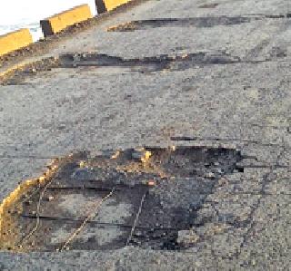 The existence of Dhanora-Bhoyaga bridge is not risky in many years: Travel is dangerous | धानोरा-भोयगाव पुलाचे अस्तित्व धोक्यातअनेक वर्षांत डागडुजीही नाही : प्रवास झाला धोकादायक