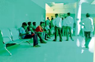 The doctor was abducted and beaten by a relative | रूग्णाच्या नातेवाईकाकडून डॉक्टरला शिवीगाळ व मारहाण