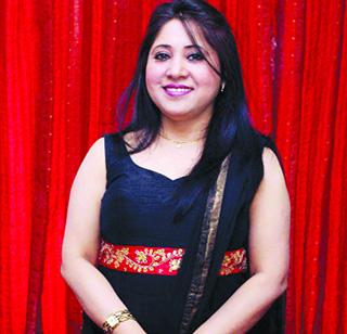 Helping the widows of the martyrs of Devyani Majumdar | देवयानी मजुमदार यांचा शहिदांच्या विधवांना मदतीचा हात Helping the widows of the martyrs of Devyani Majumdar | देवयानी मजुमदार यांचा शहिदांच्या विधवांना मदतीचा हात