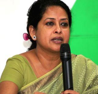 Lessons taught by the President's daughter to send obscene messages | अश्लील संदेश पाठवणा-याला राष्ट्रपतींच्या मुलीने शिकवला धडा Lessons taught by the President's daughter to send obscene messages | अश्लील संदेश पाठवणा-याला राष्ट्रपतींच्या मुलीने शिकवला धडा