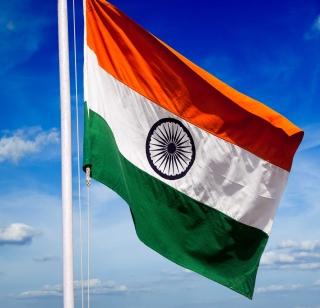 VIDEO: The tricolor of Fadkaal 100 ft in the presence of thousands of people | VIDEO : हजारो नागरिकांची उपस्थितीत फडकला 100 फुटांचा तिरंगा