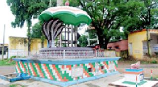 Khasarii sparkling conscious freedom ..! | खंजेरीने चेतविले स्वातंत्र्याचे स्पुल्लिंग..!