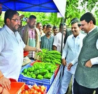 Mumbai's response to Weekday market; Inauguration of Chief Minister | आठवडी बाजाराला मुंबईकरांचा प्रतिसाद; मुख्यमंत्र्यांच्या हस्ते उद्घाटन Mumbai's response to Weekday market; Inauguration of Chief Minister | आठवडी बाजाराला मुंबईकरांचा प्रतिसाद; मुख्यमंत्र्यांच्या हस्ते उद्घाटन