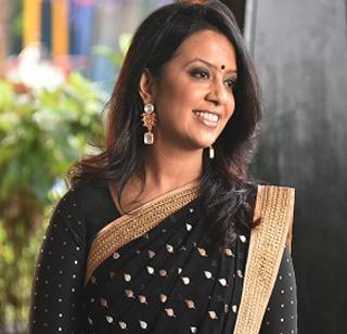 The 'roof' of the 'family' saved by Chief Minister's wife | मुख्यमंत्र्यांच्या पत्नीने वाचवले 'त्या' कुटुंबाचे छप्पर The 'roof' of the 'family' saved by Chief Minister's wife | मुख्यमंत्र्यांच्या पत्नीने वाचवले 'त्या' कुटुंबाचे छप्पर