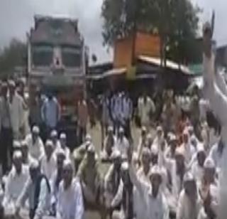 VIDEO: Nashik: Stop the path of senior citizens for various demands | VIDEO : नाशिक : विविध मागण्यांसाठी ज्येष्ठ नागरिकांचे रास्ता रोको आंदोलन