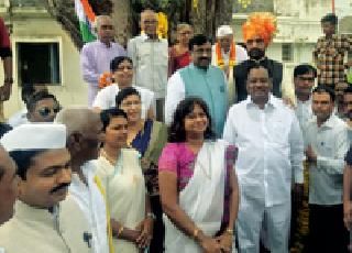 Take inspiration from superstitions | विरांच्या बलिदानातून स्फूर्ती घ्या