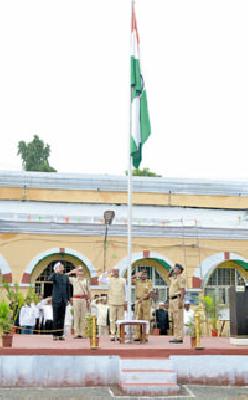 The need to take the country to the sun | देशाला सुराज्याकडे नेण्याची गरज