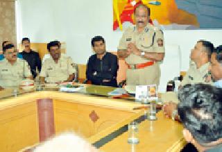 There should be friendly feelings between the police and the public | पोलीस आणि जनता यांच्यात मैत्रीपूर्ण भावना असावी There should be friendly feelings between the police and the public | पोलीस आणि जनता यांच्यात मैत्रीपूर्ण भावना असावी