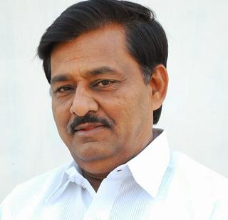 The Fadnavis government is in trouble due to Lok Mandal Group of the co-operative | सहकारमंत्र्यांच्या लोकमंगल ग्रुपमुळे फडणवीस सरकार अडचणीत The Fadnavis government is in trouble due to Lok Mandal Group of the co-operative | सहकारमंत्र्यांच्या लोकमंगल ग्रुपमुळे फडणवीस सरकार अडचणीत