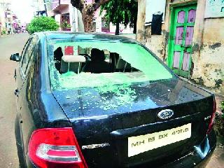 Vehicle collision in Satpur | सातपूरला वाहनांची तोडफोडां