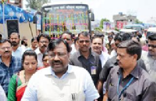 Chandrapur-Pune air-conditioned bus launches | चंद्रपूर-पुणे वातानुकुलित बसचा शुभारंभ Chandrapur-Pune air-conditioned bus launches | चंद्रपूर-पुणे वातानुकुलित बसचा शुभारंभ