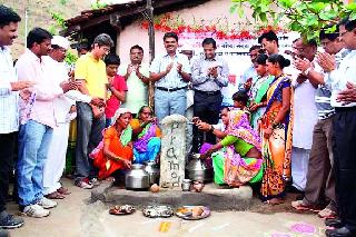 'Their' chanting of the moon shines in the courtyard | ‘त्यांच्या’ अंगणात उजळल्या ‘हंडाभर चांदण्या’