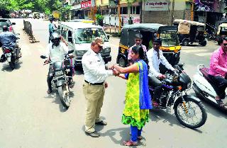 The social burden tightened during the ritual festival | रक्षाबंधनाच्या सणाने सामाजिक वीण घट्ट The social burden tightened during the ritual festival | रक्षाबंधनाच्या सणाने सामाजिक वीण घट्ट