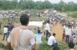 A crowd of tourists on the Ghodazari lake ... | घोडाझरी तलावावर पर्यटकांची गर्दी... A crowd of tourists on the Ghodazari lake ... | घोडाझरी तलावावर पर्यटकांची गर्दी...
