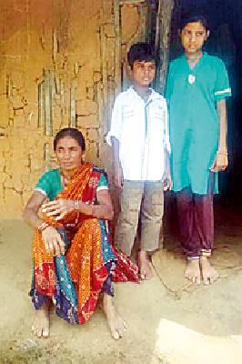 Caring for the grandfather's granddaughter | वृद्ध आजीवर नातवांच्या संगोपनाची धुरा