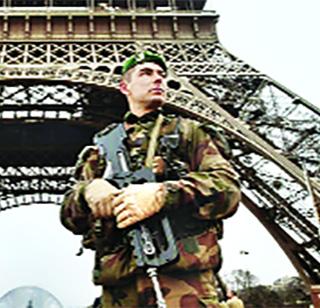 This attack on Paris is like Mumbai | पॅरिसवरील इसिसचे हल्ले मुंबईसारखे