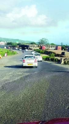 Six-way route speed, that's robbery! | सहापदरी मार्ग गतीचा की, लुटीचा!