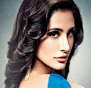 Nargis fell in love with 'Benzo' | नर्गिस पडली ‘बँजो’च्या प्रेमात Nargis fell in love with 'Benzo' | नर्गिस पडली ‘बँजो’च्या प्रेमात