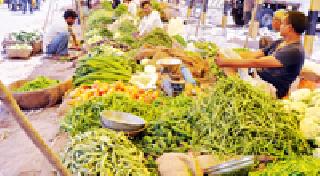 Vegetables collapsed | भाजीपाला गडगडला Vegetables collapsed | भाजीपाला गडगडला