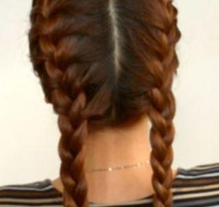 Child insinuation of childhood violation! | दोन वेण्यांची सक्ती करणे हे बालहक्कांचे उल्लंघन! Child insinuation of childhood violation! | दोन वेण्यांची सक्ती करणे हे बालहक्कांचे उल्लंघन!