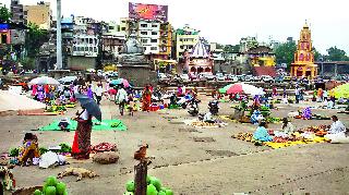 Due to the struggle of vegetable vikrera and municipal administration | भाजीविक्रे ते व मनपा प्रशासनात संघर्ष होण्याची दाट