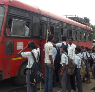 VIDEO - Students' fatal stay for education | VIDEO - शिक्षणासाठी विद्यार्थ्यांचा जीवघेणा प्रवास VIDEO - Students' fatal stay for education | VIDEO - शिक्षणासाठी विद्यार्थ्यांचा जीवघेणा प्रवास