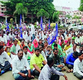 Baramati Front in front of encroachment action | अतिक्रमण कारवाईविरोधात बारामतीत मोर्चा