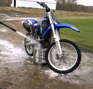 Vasai - Attack as the bike fired with water | वसई - बाईक धुताना अंगावर पाणी उडालं म्हणून हल्ला Vasai - Attack as the bike fired with water | वसई - बाईक धुताना अंगावर पाणी उडालं म्हणून हल्ला