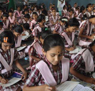 Dnyaneshwari in Sangli in a minute, ten thousand students participated in the seminar | सांगलीत एका मिनीटात ज्ञानेश्वरी, उपक्रमात दहा हजार विद्यार्थी सहभागी Dnyaneshwari in Sangli in a minute, ten thousand students participated in the seminar | सांगलीत एका मिनीटात ज्ञानेश्वरी, उपक्रमात दहा हजार विद्यार्थी सहभागी