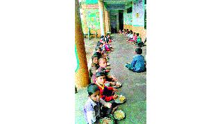 Distribution of grain in Titoli school | टिटोली शाळेत धान्याचे वितरण