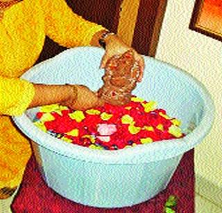 At home idol dwellings fill the idol | घरीच मूर्ती विसर्जनावर भर At home idol dwellings fill the idol | घरीच मूर्ती विसर्जनावर भर
