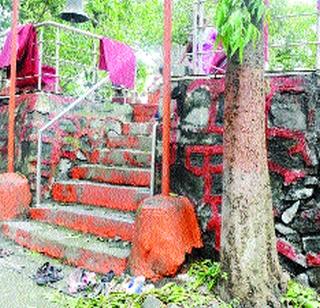 Durgadi Fort of Kalyan bursts into the fort | कल्याणच्या दुर्गाडी किल्ल्याच्या बुरुजाला तडे Durgadi Fort of Kalyan bursts into the fort | कल्याणच्या दुर्गाडी किल्ल्याच्या बुरुजाला तडे