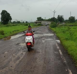 Khadvali raya goes down the road | खडवली राया रस्ता गेला खड्ड्यात Khadvali raya goes down the road | खडवली राया रस्ता गेला खड्ड्यात