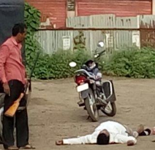 Freedom fighter soldier fired on! | भरबाजारात तंटामुक्तीच्या अध्यक्षावर गोळीबार! Freedom fighter soldier fired on! | भरबाजारात तंटामुक्तीच्या अध्यक्षावर गोळीबार!