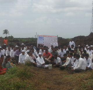 200 farmers' hunger strike to compensate | नुकसान भरपाईसाठी 200 शेतकऱ्यांचे उपोषण 200 farmers' hunger strike to compensate | नुकसान भरपाईसाठी 200 शेतकऱ्यांचे उपोषण