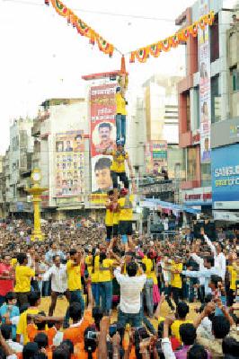 Sonegaon's Pori Hunshar! | सोनेगावच्या पोरी हुश्शार !: